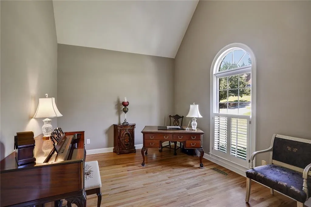 510 Woodmoore Court, Sandy Springs, Georgia 30342, 5 Bedrooms Bedrooms, ,3 BathroomsBathrooms,Residential,Sold,510 Woodmoore Court,5618321