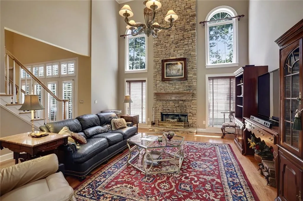510 Woodmoore Court, Sandy Springs, Georgia 30342, 5 Bedrooms Bedrooms, ,3 BathroomsBathrooms,Residential,Sold,510 Woodmoore Court,5618321