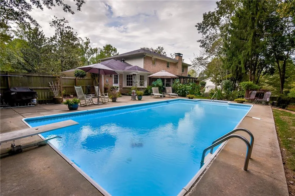 8045 Monticello Drive, Sandy Springs, Georgia 30350, 5 Bedrooms Bedrooms, ,4 BathroomsBathrooms,Residential,Sold,8045 Monticello Drive,5600132