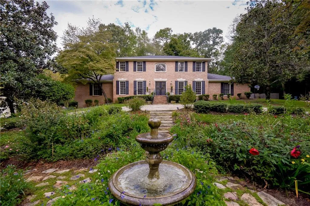 8045 Monticello Drive, Sandy Springs, Georgia 30350, 5 Bedrooms Bedrooms, ,4 BathroomsBathrooms,Residential,Sold,8045 Monticello Drive,5600132