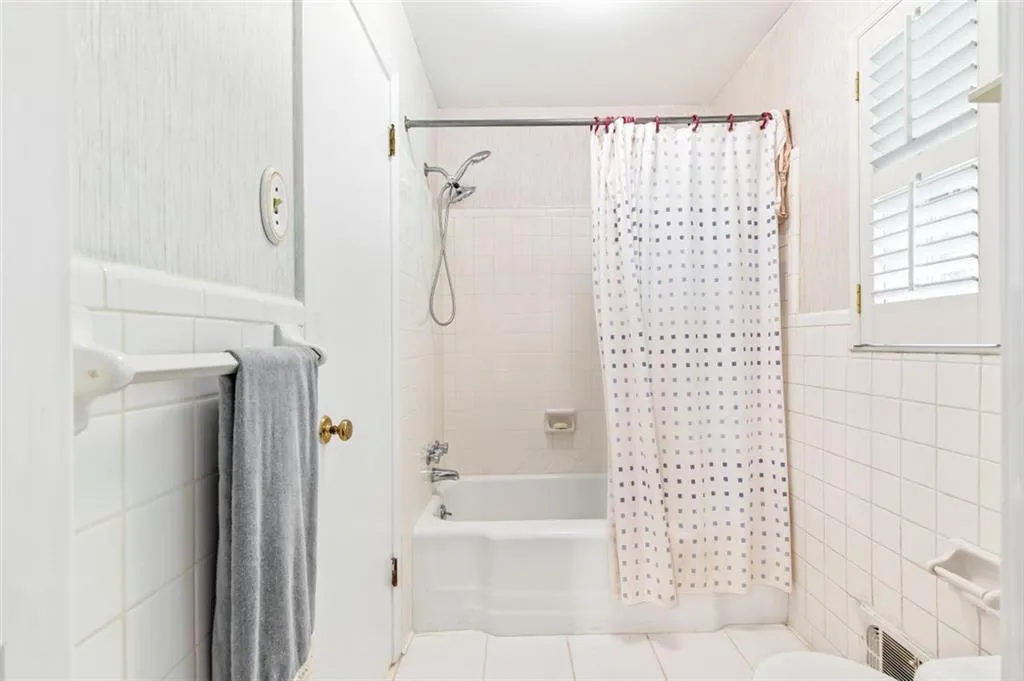 534 Colewood Way, Atlanta, Georgia 30328, 4 Bedrooms Bedrooms, ,2 BathroomsBathrooms,Residential,Sold,534 Colewood Way,6934602
