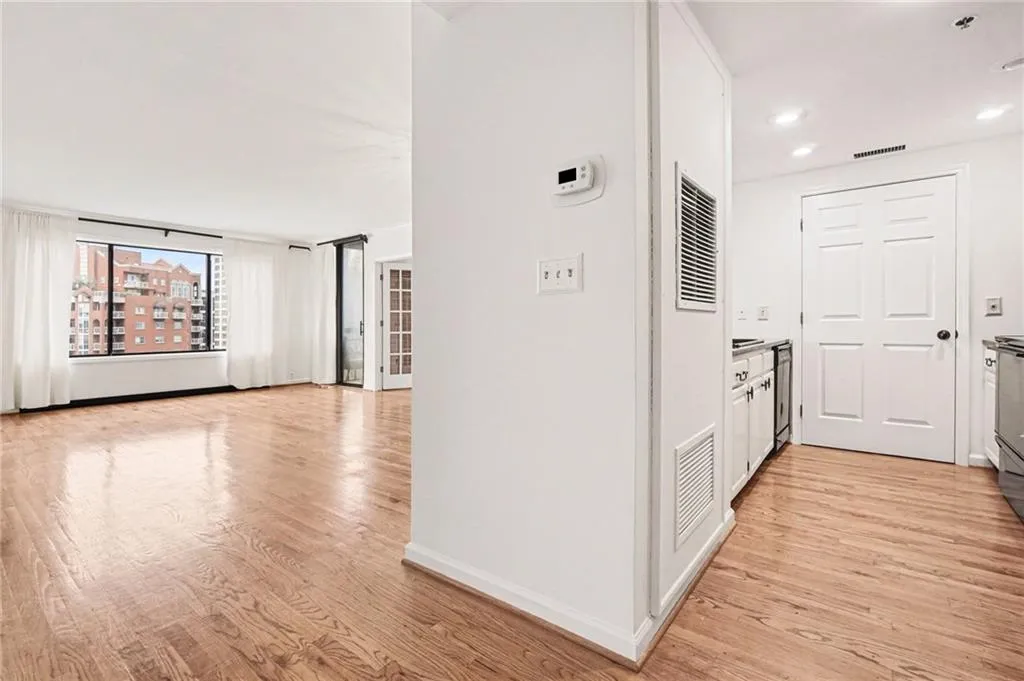 3481 Lakeside Drive Ne Unit 2207, Atlanta, Georgia 30326, 2 Bedrooms Bedrooms, 0 ,2 BathroomsBathrooms,Residential,For Sale,3481 Lakeside Drive Ne Unit 2207,7732500