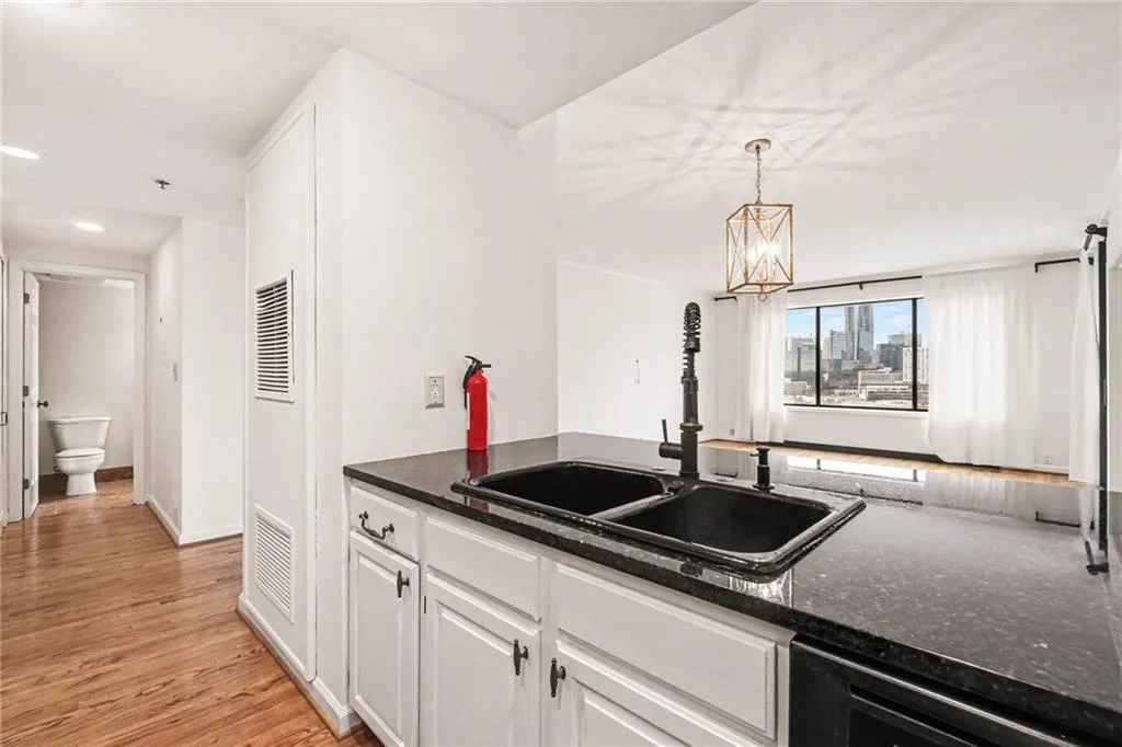 3481 Lakeside Drive Ne Unit 2207, Atlanta, Georgia 30326, 2 Bedrooms Bedrooms, 0 ,2 BathroomsBathrooms,Residential,For Sale,3481 Lakeside Drive Ne Unit 2207,7732500