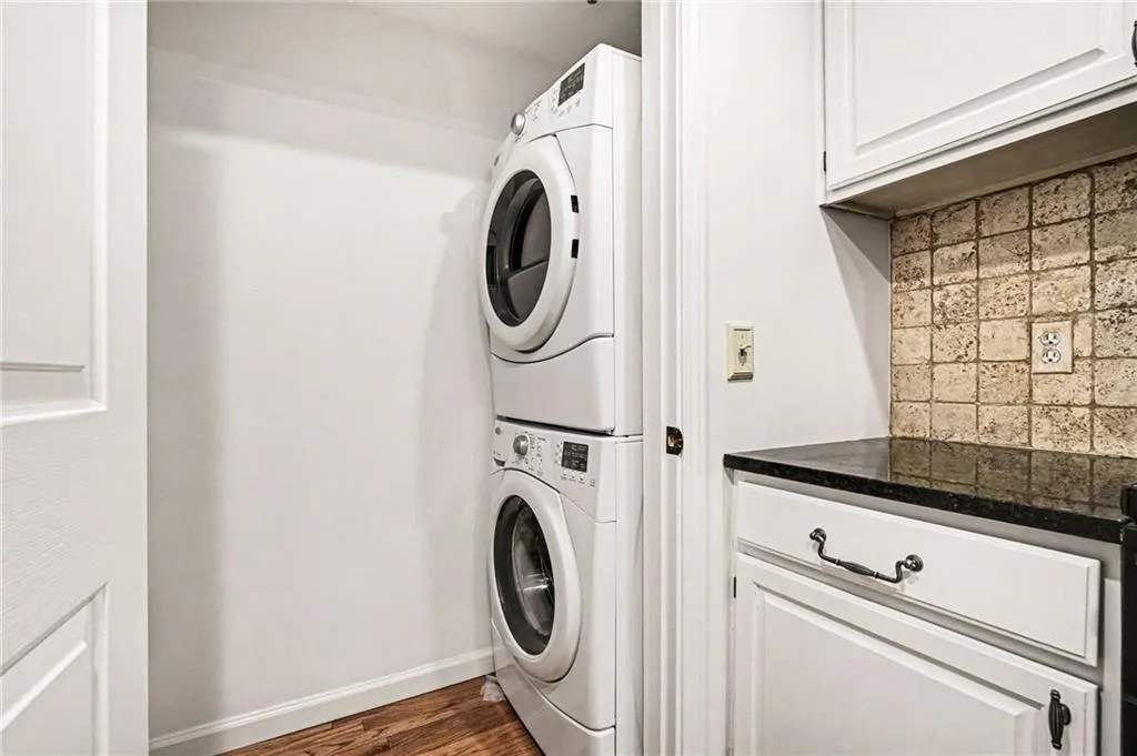 3481 Lakeside Drive Ne Unit 2207, Atlanta, Georgia 30326, 2 Bedrooms Bedrooms, 0 ,2 BathroomsBathrooms,Residential,For Sale,3481 Lakeside Drive Ne Unit 2207,7732500