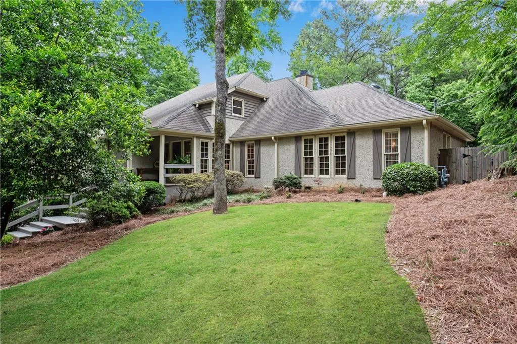 7935 Saddle Ridge Drive, Sandy Springs, Georgia 30350, 4 Bedrooms Bedrooms, ,3 BathroomsBathrooms,Residential,Sold,7935 Saddle Ridge Drive,6891382