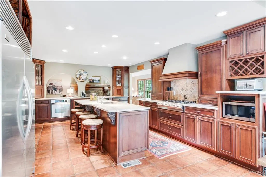 7935 Saddle Ridge Drive, Sandy Springs, Georgia 30350, 4 Bedrooms Bedrooms, ,3 BathroomsBathrooms,Residential,Sold,7935 Saddle Ridge Drive,6891382