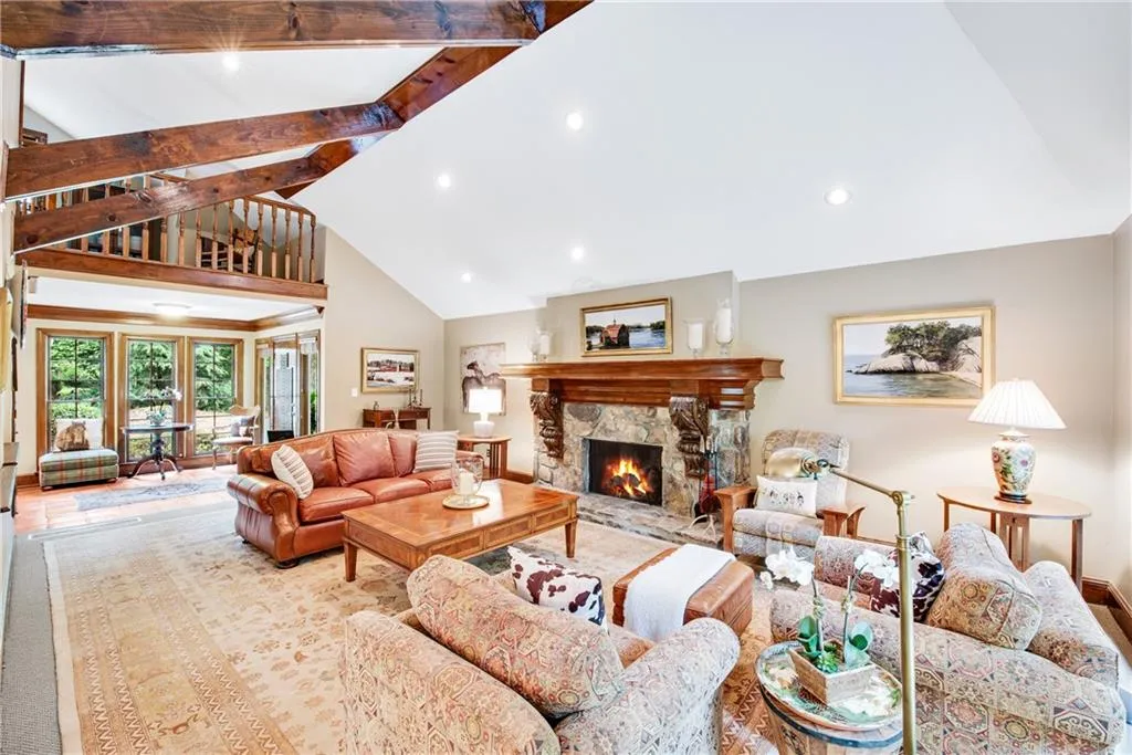 7935 Saddle Ridge Drive, Sandy Springs, Georgia 30350, 4 Bedrooms Bedrooms, ,3 BathroomsBathrooms,Residential,Sold,7935 Saddle Ridge Drive,6891382