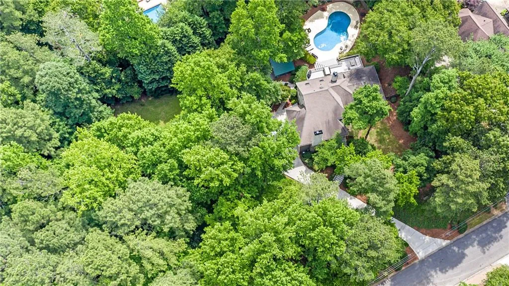 7935 Saddle Ridge Drive, Sandy Springs, Georgia 30350, 4 Bedrooms Bedrooms, ,3 BathroomsBathrooms,Residential,Sold,7935 Saddle Ridge Drive,6891382