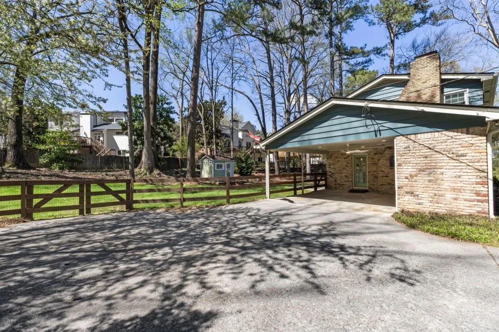 6482 Whispering Trail Ne, Sandy Springs, Georgia 30328, 4 Bedrooms Bedrooms, ,2 BathroomsBathrooms,Residential,Sold,6482 Whispering Trail Ne,7737646