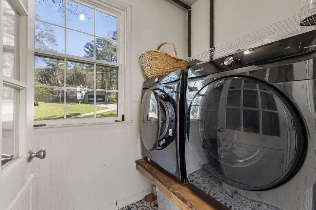 6482 Whispering Trail Ne, Sandy Springs, Georgia 30328, 4 Bedrooms Bedrooms, ,2 BathroomsBathrooms,Residential,Sold,6482 Whispering Trail Ne,7737646