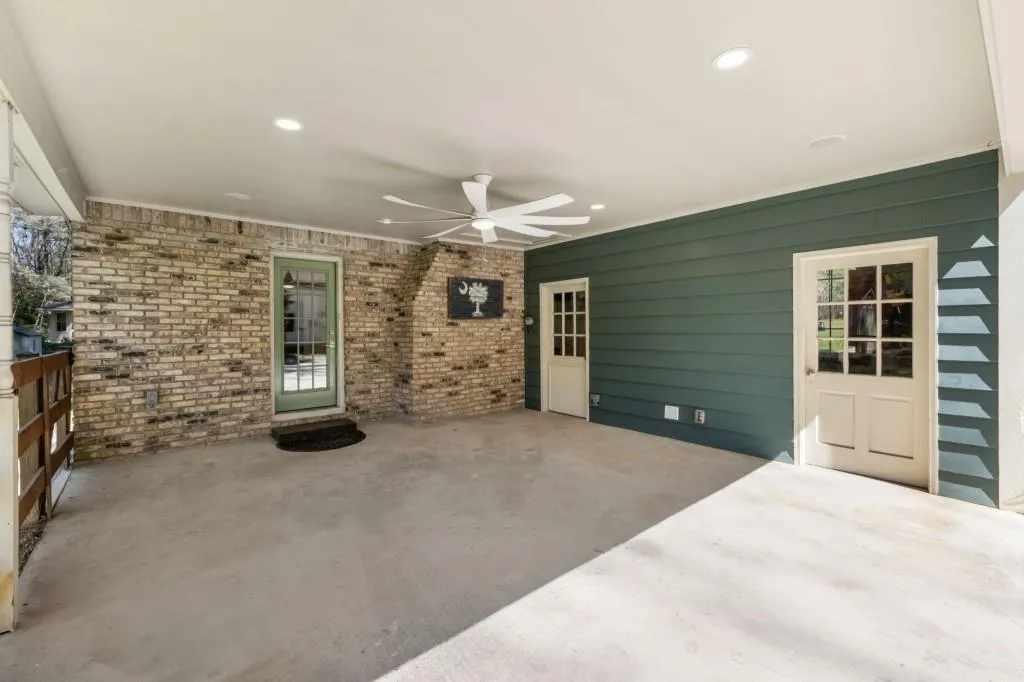 6482 Whispering Trail Ne, Sandy Springs, Georgia 30328, 4 Bedrooms Bedrooms, ,2 BathroomsBathrooms,Residential,Sold,6482 Whispering Trail Ne,7737646