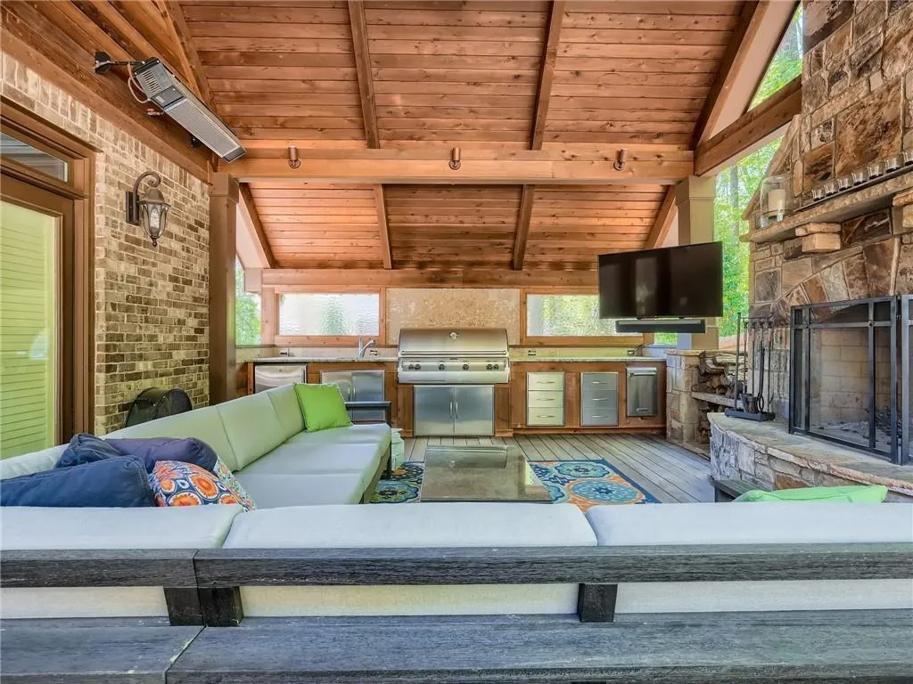 130 Franklin Place, Sandy Springs, Georgia 30342, 5 Bedrooms Bedrooms, ,5 BathroomsBathrooms,Residential,Sold,130 Franklin Place,7065122