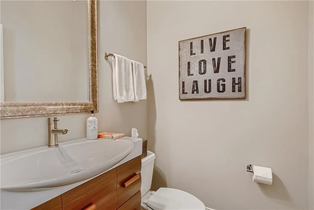 130 Franklin Place, Sandy Springs, Georgia 30342, 5 Bedrooms Bedrooms, ,5 BathroomsBathrooms,Residential,Sold,130 Franklin Place,7065122