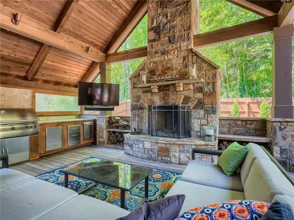 130 Franklin Place, Sandy Springs, Georgia 30342, 5 Bedrooms Bedrooms, ,5 BathroomsBathrooms,Residential,Sold,130 Franklin Place,7065122