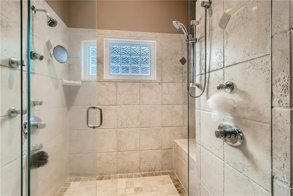 130 Franklin Place, Sandy Springs, Georgia 30342, 5 Bedrooms Bedrooms, ,5 BathroomsBathrooms,Residential,Sold,130 Franklin Place,7065122