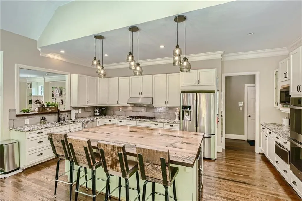 130 Franklin Place, Sandy Springs, Georgia 30342, 5 Bedrooms Bedrooms, ,5 BathroomsBathrooms,Residential,Sold,130 Franklin Place,7065122