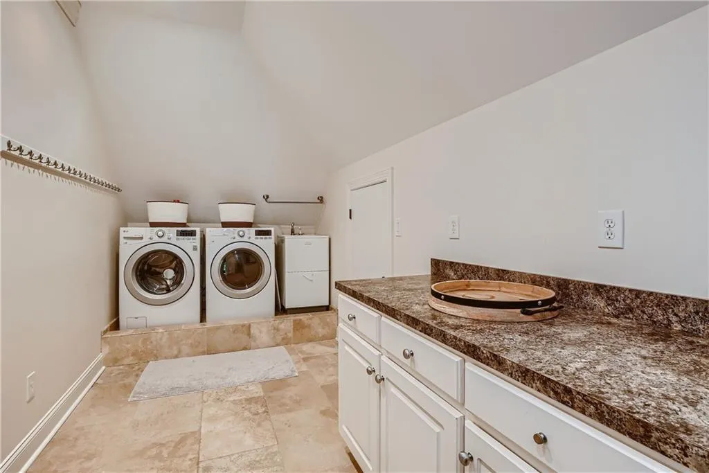 130 Franklin Place, Sandy Springs, Georgia 30342, 5 Bedrooms Bedrooms, ,5 BathroomsBathrooms,Residential,Sold,130 Franklin Place,7065122