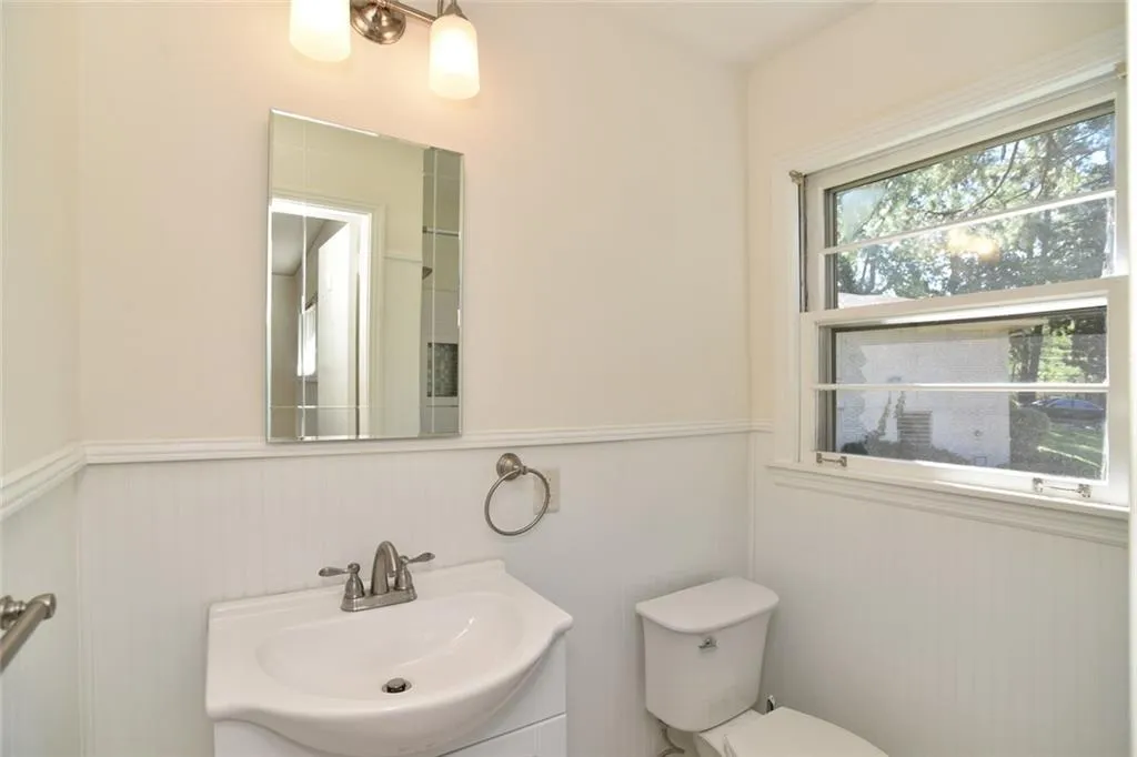 125 Cromwell Road, Sandy Springs, Georgia 30328, 3 Bedrooms Bedrooms, ,2 BathroomsBathrooms,Residential,Sold,125 Cromwell Road,5905406