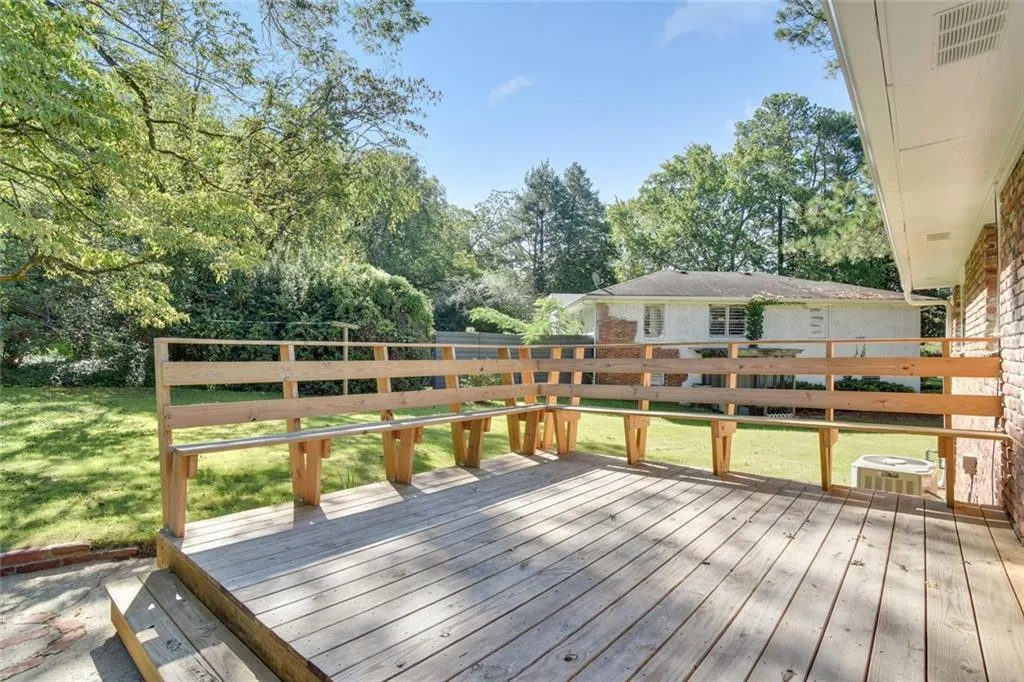 125 Cromwell Road, Sandy Springs, Georgia 30328, 3 Bedrooms Bedrooms, ,2 BathroomsBathrooms,Residential,Sold,125 Cromwell Road,5905406