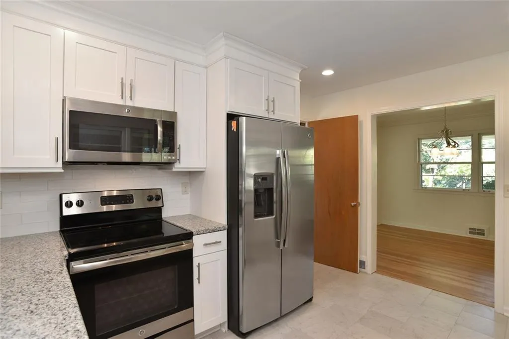 125 Cromwell Road, Sandy Springs, Georgia 30328, 3 Bedrooms Bedrooms, ,2 BathroomsBathrooms,Residential,Sold,125 Cromwell Road,5905406