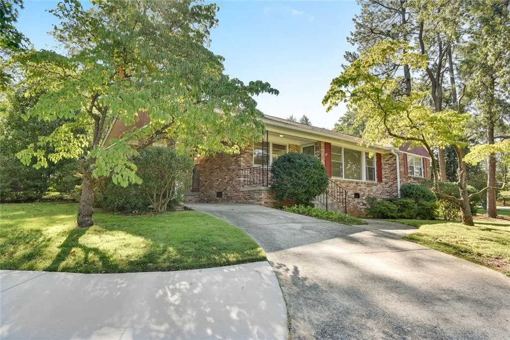 125 Cromwell Road, Sandy Springs, Georgia 30328, 3 Bedrooms Bedrooms, ,2 BathroomsBathrooms,Residential,Sold,125 Cromwell Road,5905406