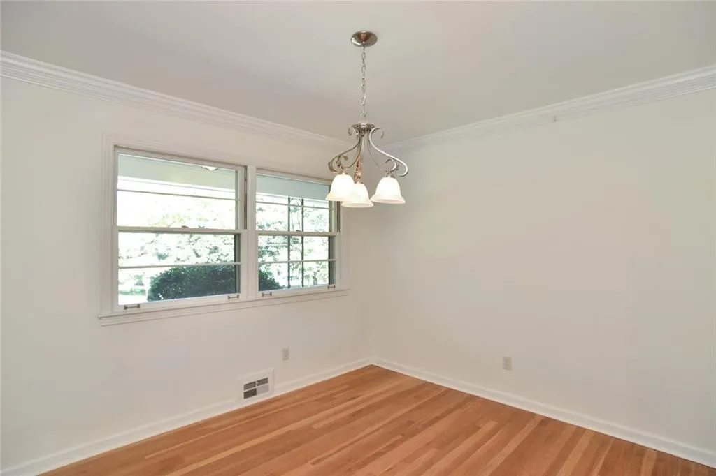 125 Cromwell Road, Sandy Springs, Georgia 30328, 3 Bedrooms Bedrooms, ,2 BathroomsBathrooms,Residential,Sold,125 Cromwell Road,5905406