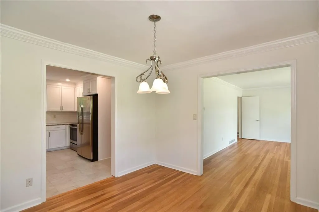 125 Cromwell Road, Sandy Springs, Georgia 30328, 3 Bedrooms Bedrooms, ,2 BathroomsBathrooms,Residential,Sold,125 Cromwell Road,5905406