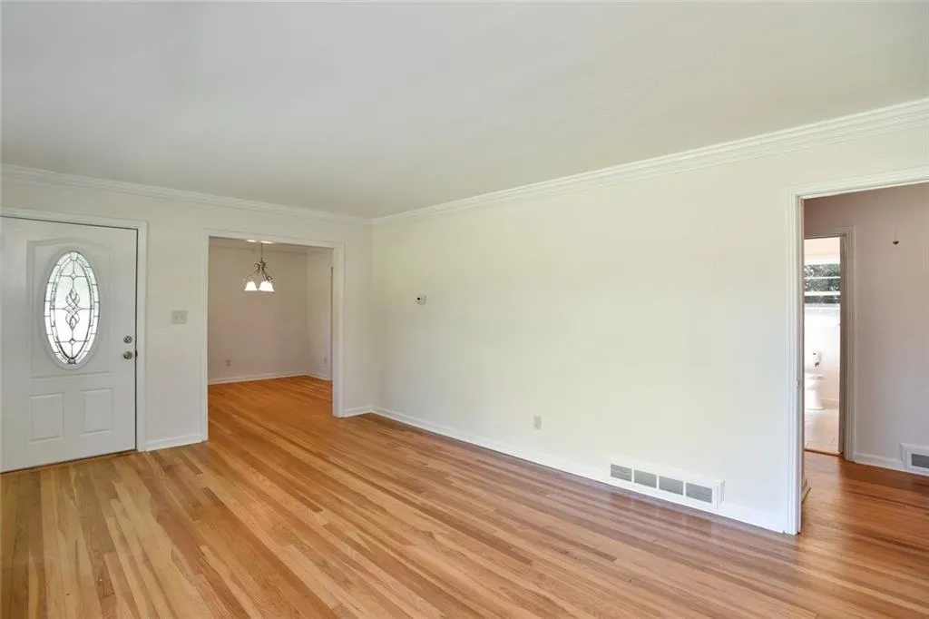 125 Cromwell Road, Sandy Springs, Georgia 30328, 3 Bedrooms Bedrooms, ,2 BathroomsBathrooms,Residential,Sold,125 Cromwell Road,5905406