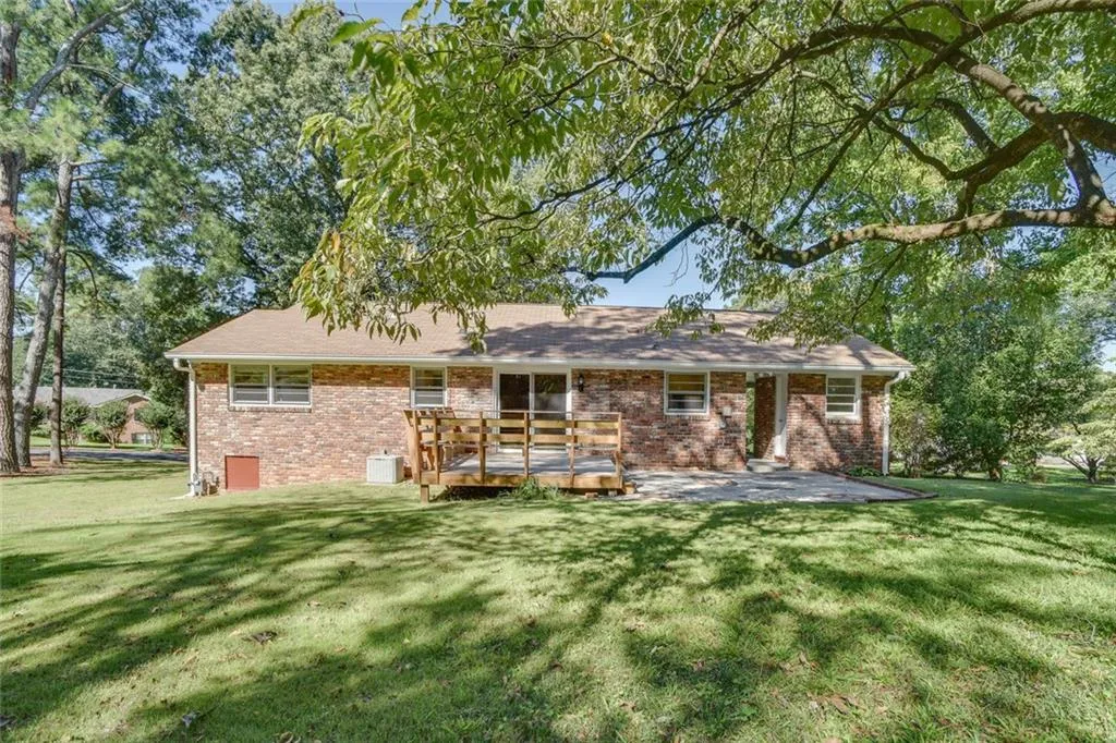 125 Cromwell Road, Sandy Springs, Georgia 30328, 3 Bedrooms Bedrooms, ,2 BathroomsBathrooms,Residential,Sold,125 Cromwell Road,5905406