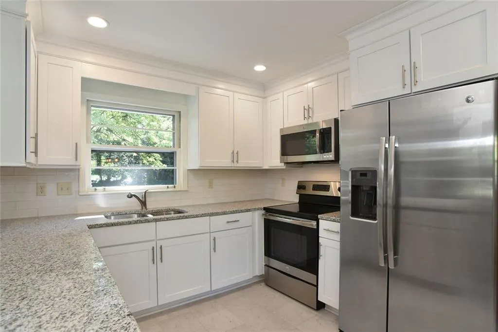 125 Cromwell Road, Sandy Springs, Georgia 30328, 3 Bedrooms Bedrooms, ,2 BathroomsBathrooms,Residential,Sold,125 Cromwell Road,5905406