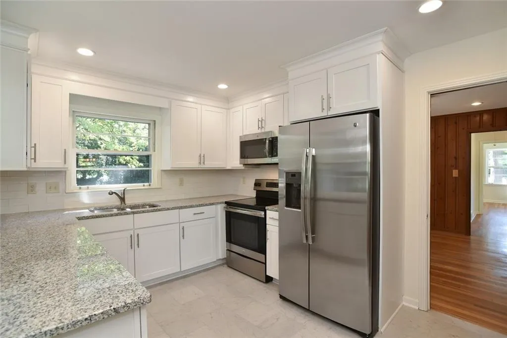 125 Cromwell Road, Sandy Springs, Georgia 30328, 3 Bedrooms Bedrooms, ,2 BathroomsBathrooms,Residential,Sold,125 Cromwell Road,5905406