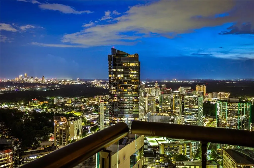 3376 Peachtree Road Ne Unit 56, Atlanta, Georgia 30326, 3 Bedrooms Bedrooms, ,3 BathroomsBathrooms,Residential,For Sale,3376 Peachtree Road Ne Unit 56,7537025