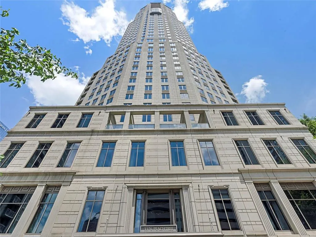 3376 Peachtree Road Ne Unit 56, Atlanta, Georgia 30326, 3 Bedrooms Bedrooms, ,3 BathroomsBathrooms,Residential,For Sale,3376 Peachtree Road Ne Unit 56,7537025