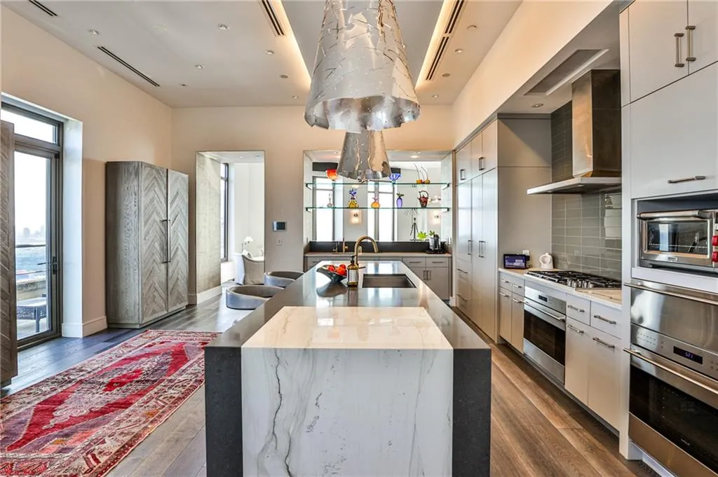 3376 Peachtree Road Ne Unit 56, Atlanta, Georgia 30326, 3 Bedrooms Bedrooms, ,3 BathroomsBathrooms,Residential,For Sale,3376 Peachtree Road Ne Unit 56,7537025