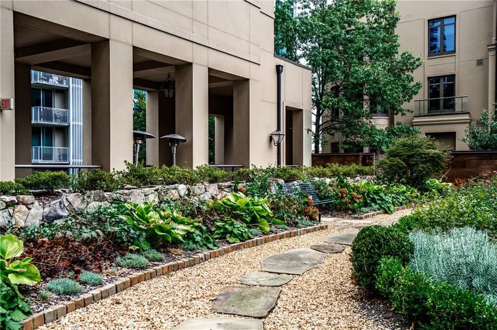 3376 Peachtree Road Ne Unit 56, Atlanta, Georgia 30326, 3 Bedrooms Bedrooms, ,3 BathroomsBathrooms,Residential,For Sale,3376 Peachtree Road Ne Unit 56,7537025