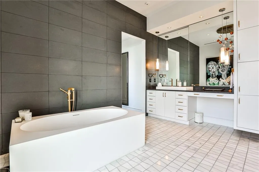 3376 Peachtree Road Ne Unit 56, Atlanta, Georgia 30326, 3 Bedrooms Bedrooms, ,3 BathroomsBathrooms,Residential,For Sale,3376 Peachtree Road Ne Unit 56,7537025