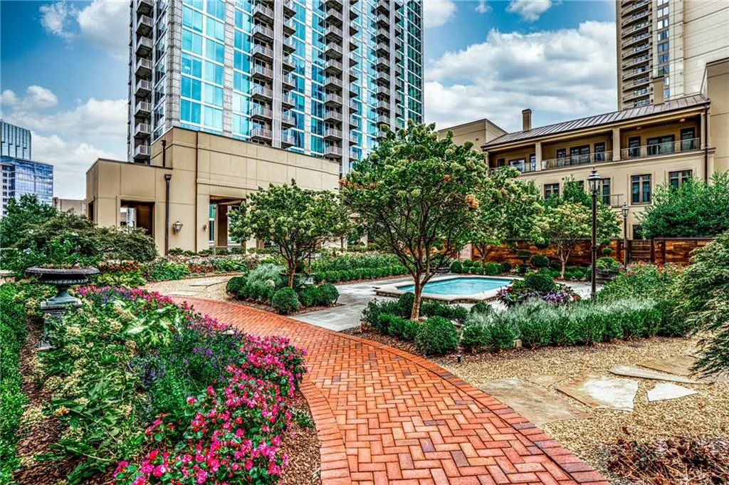 3376 Peachtree Road Ne Unit 56, Atlanta, Georgia 30326, 3 Bedrooms Bedrooms, ,3 BathroomsBathrooms,Residential,For Sale,3376 Peachtree Road Ne Unit 56,7537025
