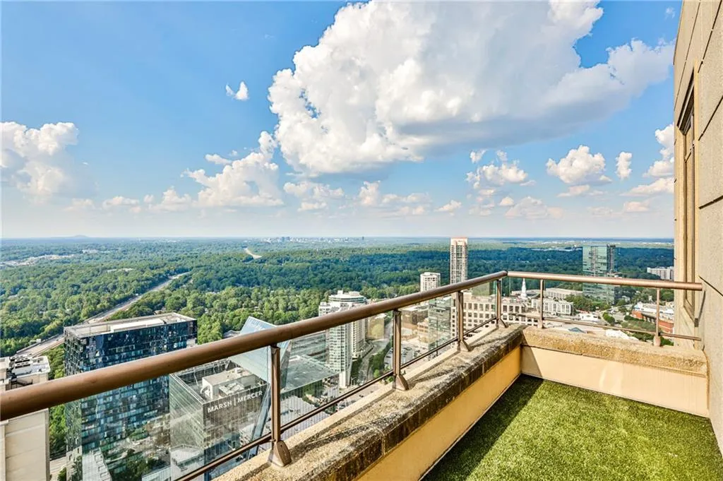 3376 Peachtree Road Ne Unit 56, Atlanta, Georgia 30326, 3 Bedrooms Bedrooms, ,3 BathroomsBathrooms,Residential,For Sale,3376 Peachtree Road Ne Unit 56,7537025