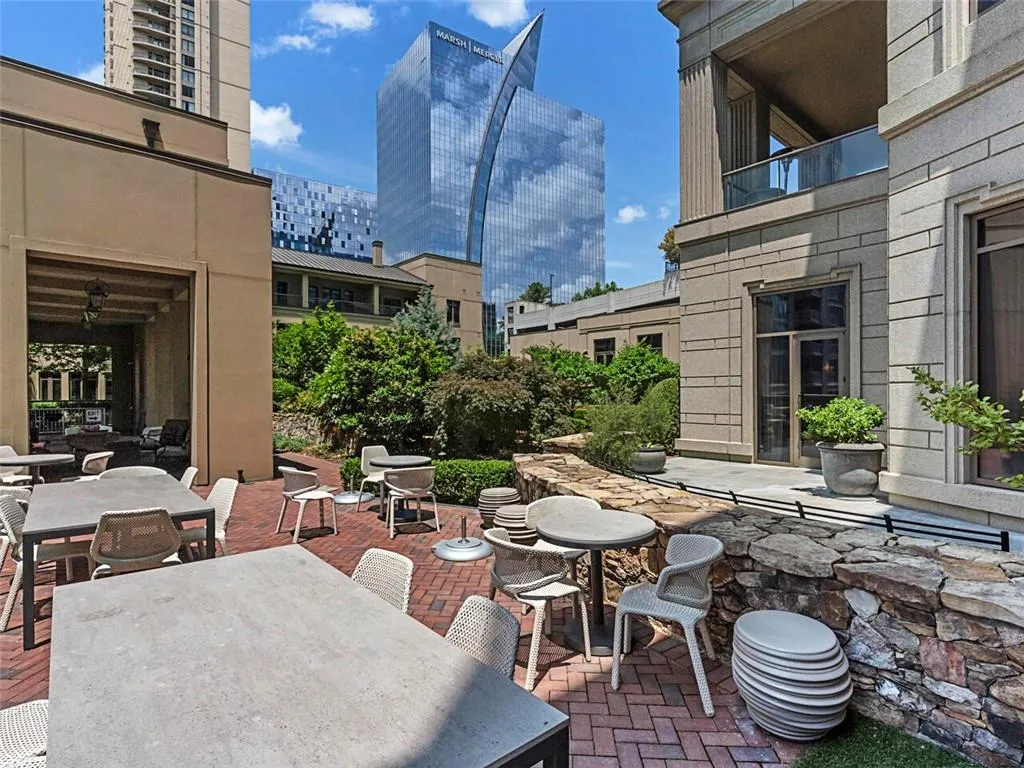 3376 Peachtree Road Ne Unit 56, Atlanta, Georgia 30326, 3 Bedrooms Bedrooms, ,3 BathroomsBathrooms,Residential,For Sale,3376 Peachtree Road Ne Unit 56,7537025