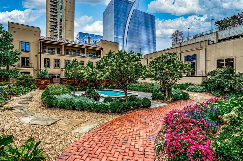 3376 Peachtree Road Ne Unit 56, Atlanta, Georgia 30326, 3 Bedrooms Bedrooms, ,3 BathroomsBathrooms,Residential,For Sale,3376 Peachtree Road Ne Unit 56,7537025