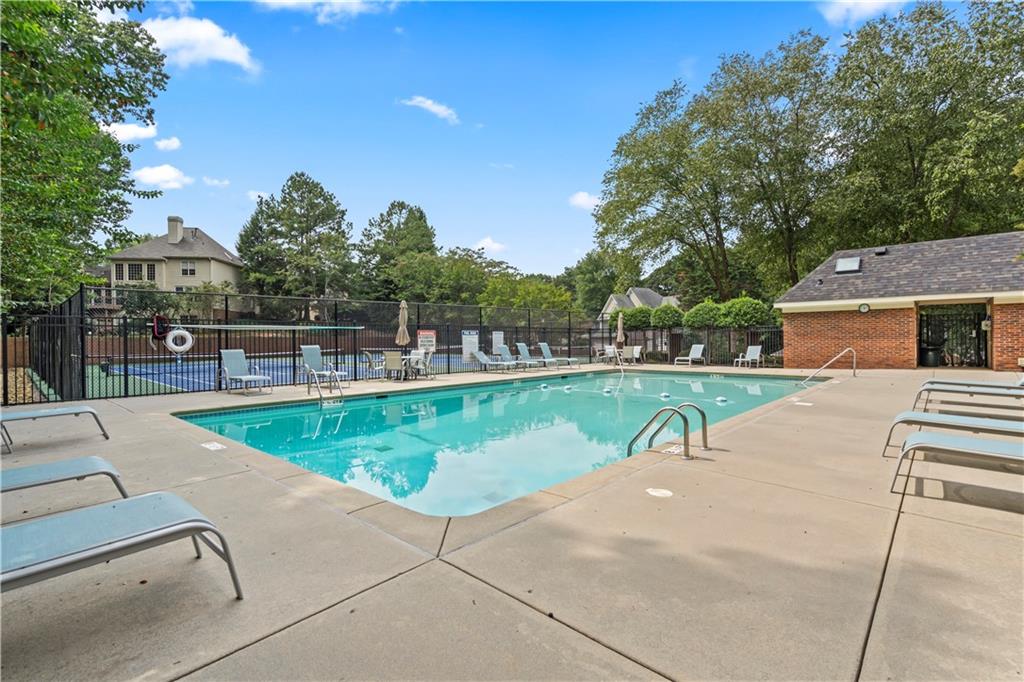 7155 Roswell Road Unit 15, Sandy Springs, Georgia 30328, 3 Bedrooms Bedrooms, ,3 BathroomsBathrooms,Residential,Sold,7155 Roswell Road Unit 15,7275298