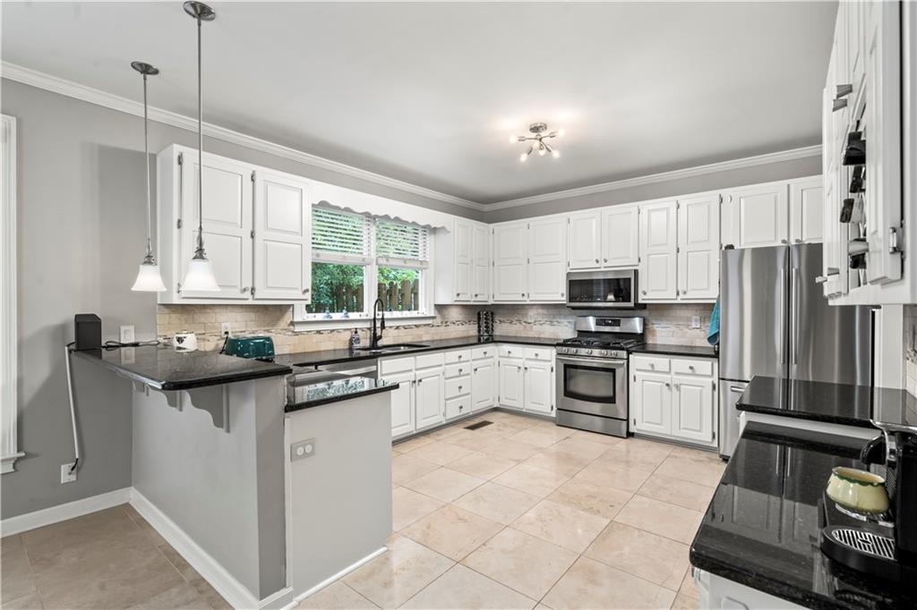 7155 Roswell Road Unit 15, Sandy Springs, Georgia 30328, 3 Bedrooms Bedrooms, ,3 BathroomsBathrooms,Residential,Sold,7155 Roswell Road Unit 15,7275298