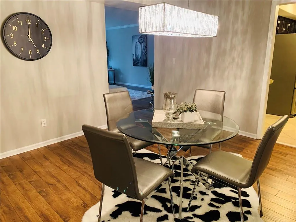 6851 Roswell Road Ne Unit Q14, Sandy Springs, Georgia 30328, 3 Bedrooms Bedrooms, ,2 BathroomsBathrooms,Residential,Sold,6851 Roswell Road Ne Unit Q14,6661341