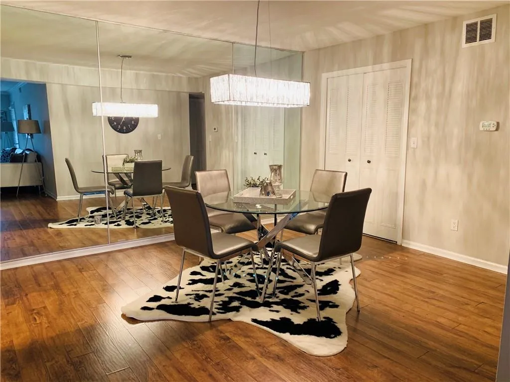 6851 Roswell Road Ne Unit Q14, Sandy Springs, Georgia 30328, 3 Bedrooms Bedrooms, ,2 BathroomsBathrooms,Residential,Sold,6851 Roswell Road Ne Unit Q14,6661341