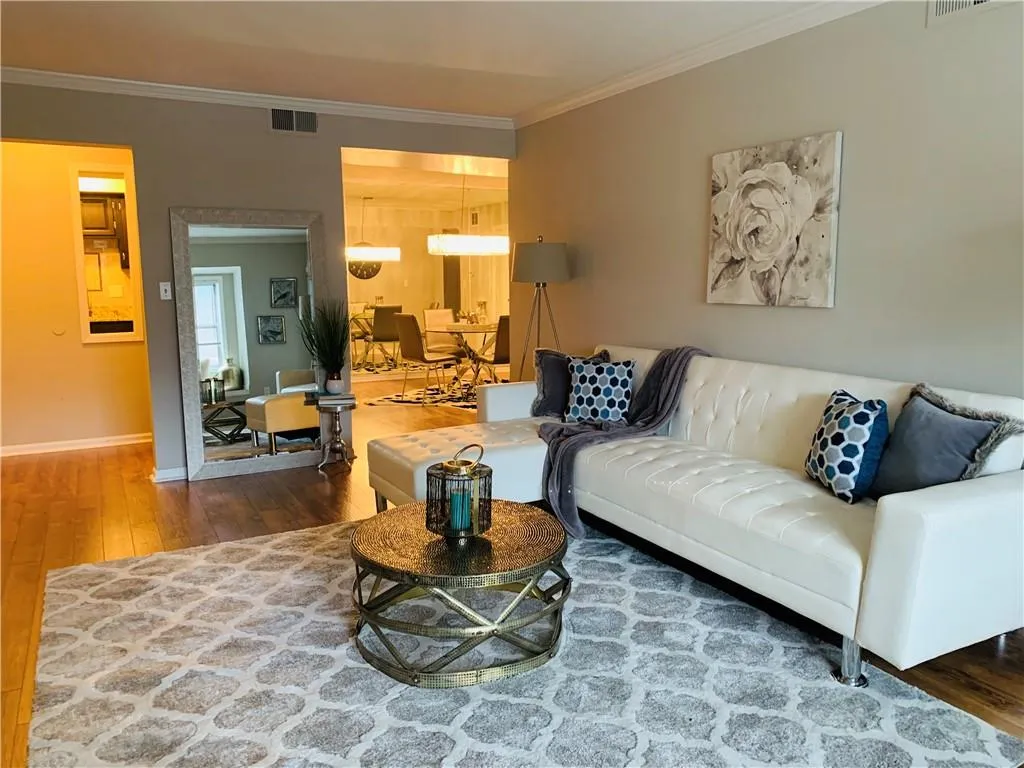 6851 Roswell Road Ne Unit Q14, Sandy Springs, Georgia 30328, 3 Bedrooms Bedrooms, ,2 BathroomsBathrooms,Residential,Sold,6851 Roswell Road Ne Unit Q14,6661341