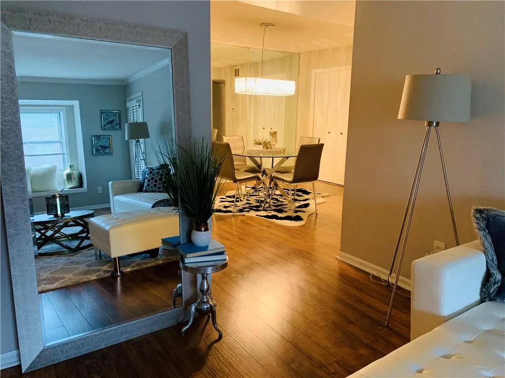 6851 Roswell Road Ne Unit Q14, Sandy Springs, Georgia 30328, 3 Bedrooms Bedrooms, ,2 BathroomsBathrooms,Residential,Sold,6851 Roswell Road Ne Unit Q14,6661341