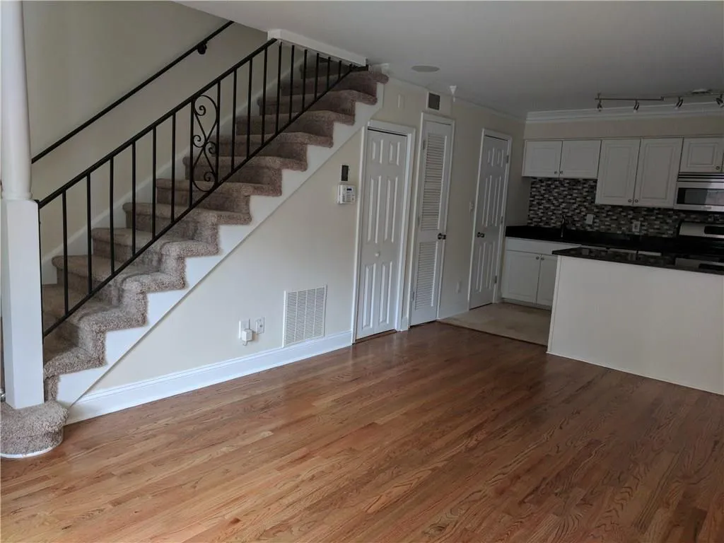 6980 Roswell Road Ne Unit I8, Atlanta, Georgia 30328, 1 Bedroom Bedrooms, ,1 BathroomBathrooms,Residential,Sold,6980 Roswell Road Ne Unit I8,5945562