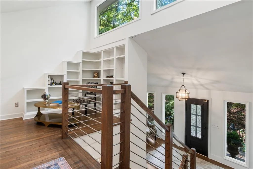 Split 2 story foyer - Upper Loft / Level