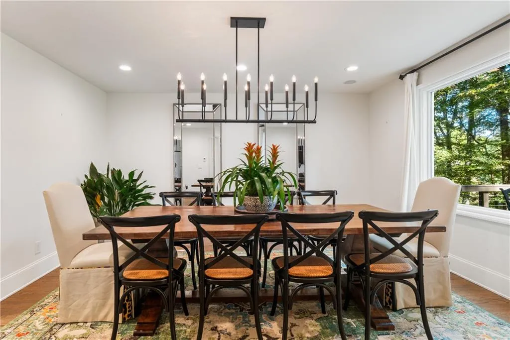 Roomy Dining 
Room Great River Views