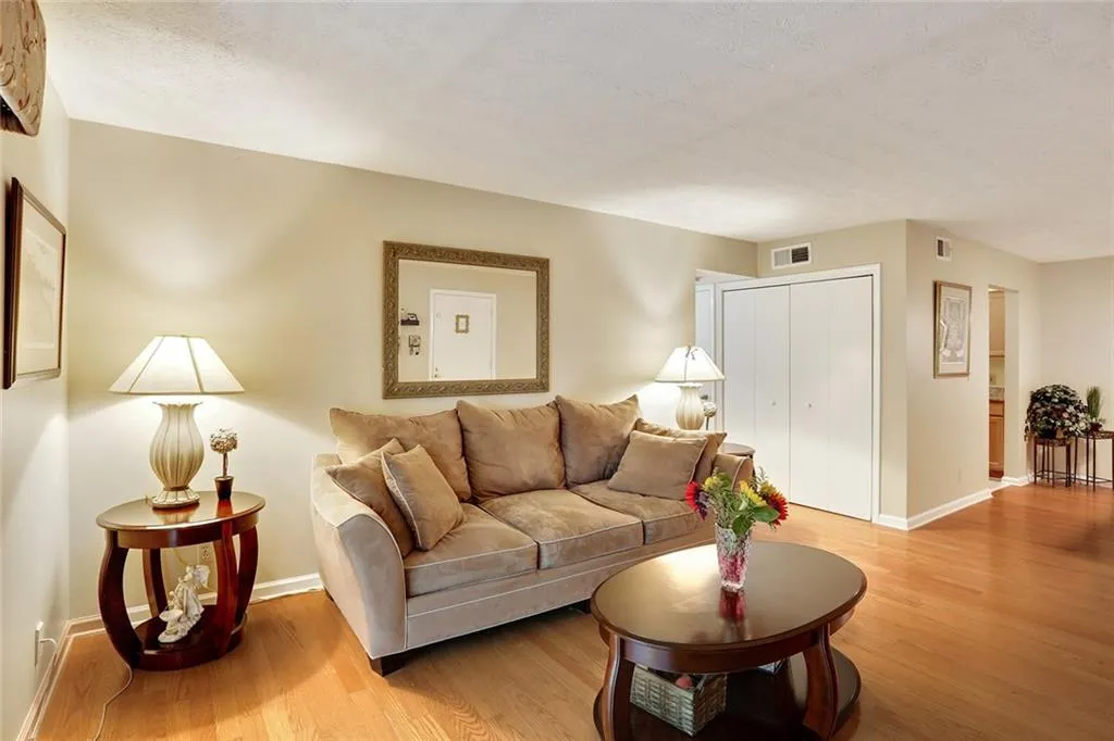 3005 Seven Pines Lane Unit 306, Atlanta, Georgia 30339, 2 Bedrooms Bedrooms, ,2 BathroomsBathrooms,Residential,Sold,3005 Seven Pines Lane Unit 306,5705837